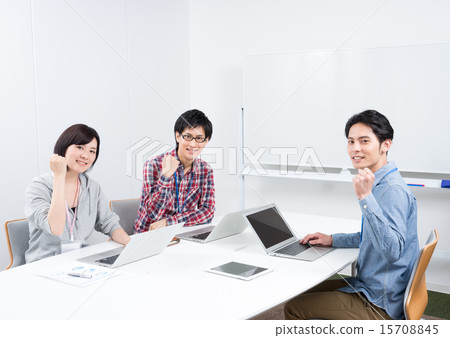 一個年輕的商人 15708845