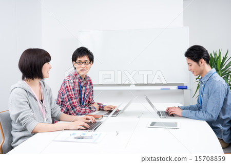 一個年輕的商人 15708859