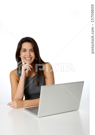 15709609