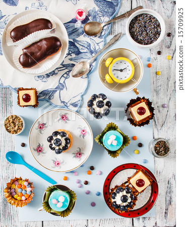 tea time 15709925