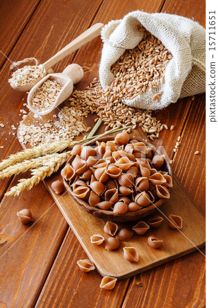 whole wheat pasta 15711651