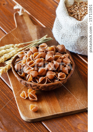 whole wheat pasta 15711801