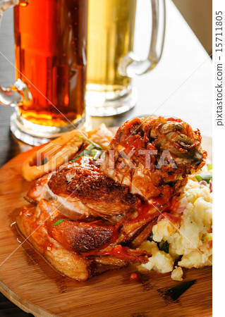 meat with salad 15711805