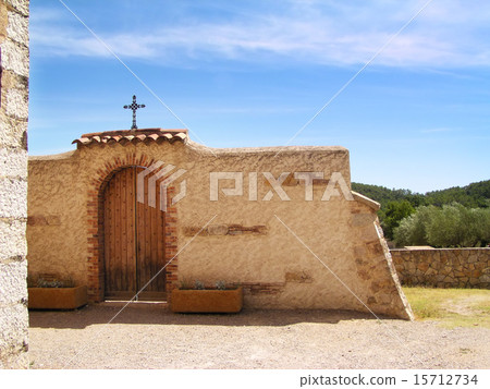 Gate to the cemetery 15712734