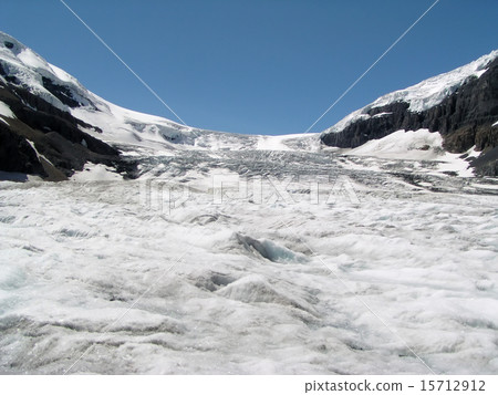 Mountains in Canada Mountains in Canada 15712912