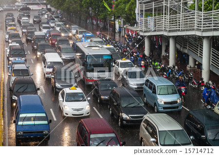 Rainy traffic jam 15714712