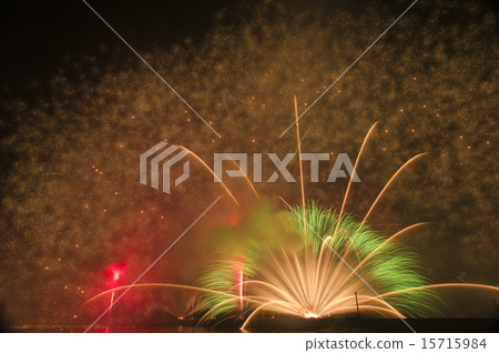 煙花的Saiko孔雀在Kihoku顯示 煙花的Saiko孔雀在Kihoku顯示 15715984