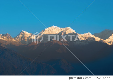 Sunrise above Kangchenjunga 15716566