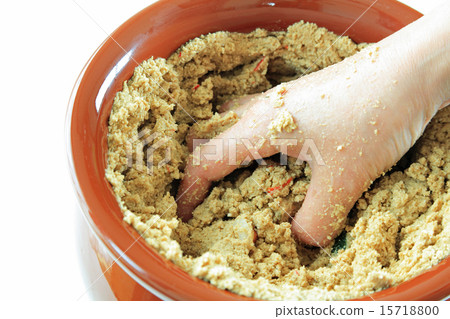 I stir the rice bran. I stir the rice bran. 15718800