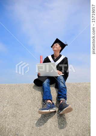 graduates student use computer 15719057