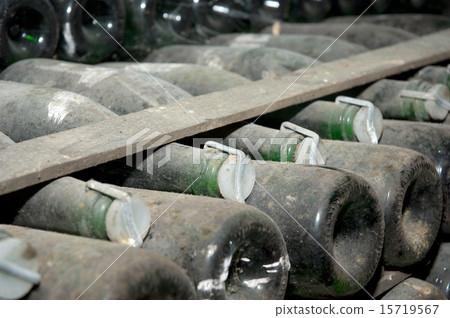 Champagne wine storage 15719567