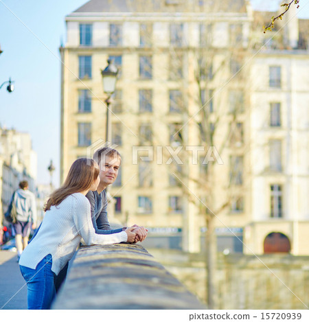 Romantic dating loving couple in Paris 15720939