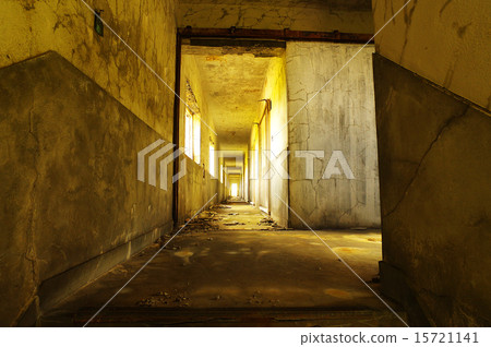 Aisle in waste apartment 15721141