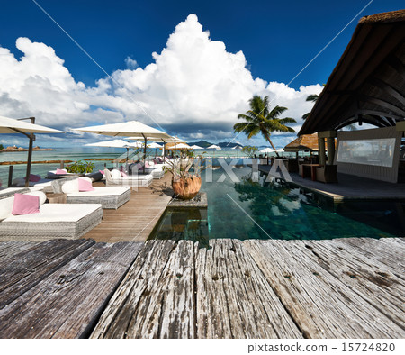 Luxury poolside jetty Luxury poolside jetty 15724820