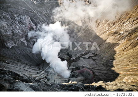 Smoking creater volcano Smoking creater volcano 15725323