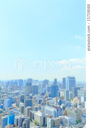 東京的城市景觀（建築群和藍天的景觀） 15728088