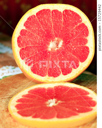grapefruit red cut by piece 15729442
