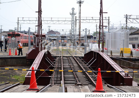 Tsuyama station turning platform 15732473