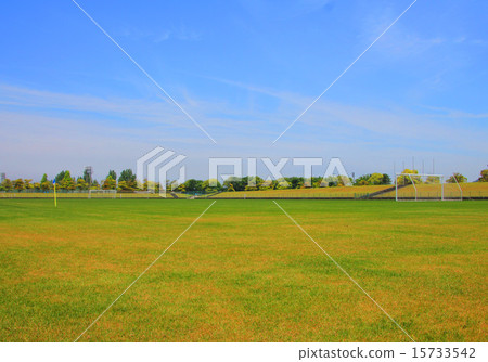 Ground and sky 15733542