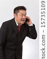 A businessman who apologizes over the mobile phone 15735109