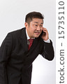 A businessman who apologizes over the mobile phone 15735110