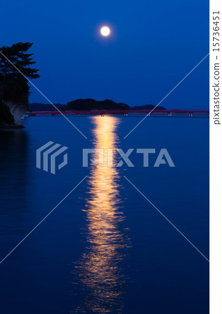 Matsushima and the full moon 15736451