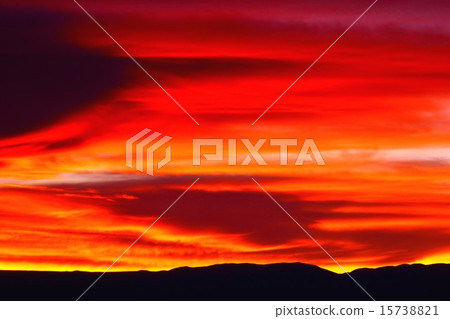 阿塔卡馬沙漠的晚上視圖安地斯山的北美洲南美智利高地的 15738821