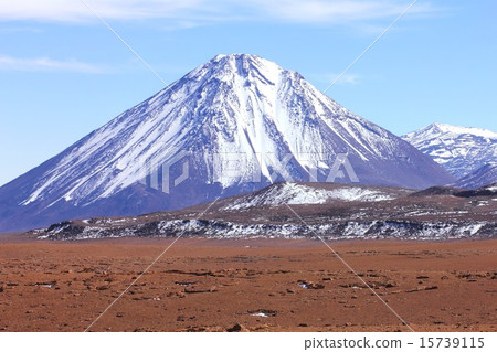 南美洲智利火山在安第斯山脈的Rikan卡布爾 南美洲智利火山在安第斯山脈的Rikan卡布爾 15739115