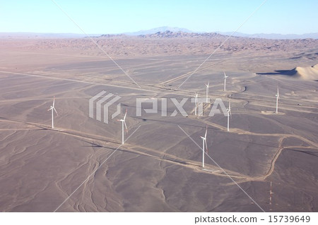 南美智利北安第斯風力發電場建在卡拉馬附近的沙漠地區 南美智利北安第斯風力發電場建在卡拉馬附近的沙漠地區 15739649