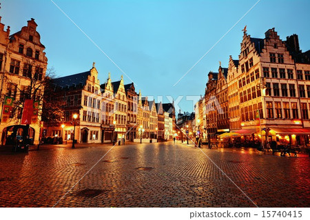 Guardhouse of Markt Square in Antwerp 15740415