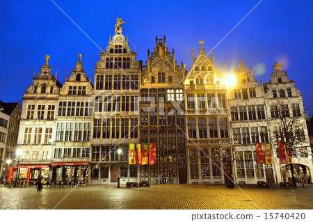 Guardhouse of Markt Square in Antwerp 15740420