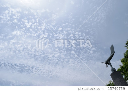 Blue sky and sardine cloud 15740759