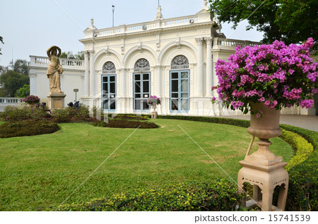 Bang Pa-In Royal Palace in Ayutthaya, Thailand. 15741539