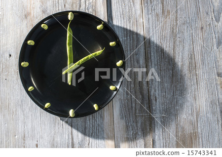 Bean pods and green beans 15743341