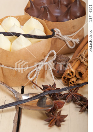 chocolate vanilla and spices cream cake dessert 15744191