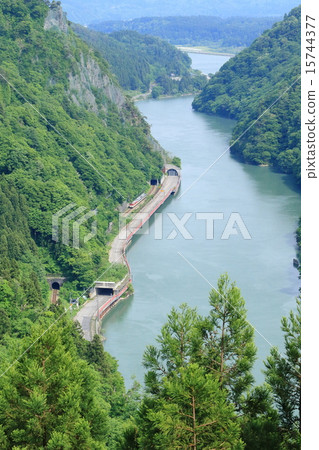The Banetsukishi line going through a canyon 15744377