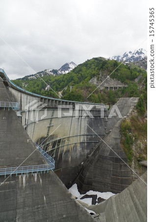 Tateyama Kurobe Alpine Route Kurobe Dam (before Spring Tourism Water Supply) Tateyama Kurobe Alpine Route Kurobe Dam (before Spring Tourism Water Supply) 15745365