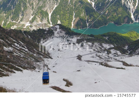 俯瞰立山黑部阿爾卑斯山路線立山索道黑龍山站和余下雪纜車黑部湖 俯瞰立山黑部阿爾卑斯山路線立山索道黑龍山站和余下雪纜車黑部湖 15745577