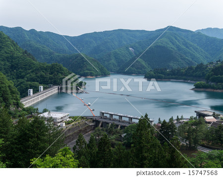 Lake Okutama 15747568