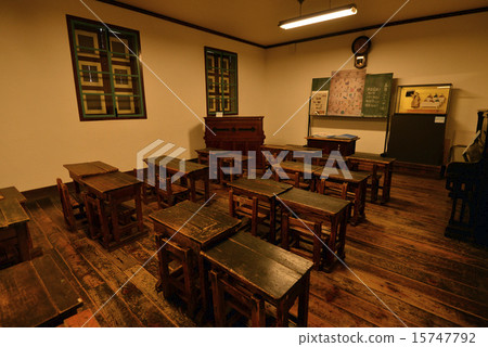 Old elementary school classroom 15747792