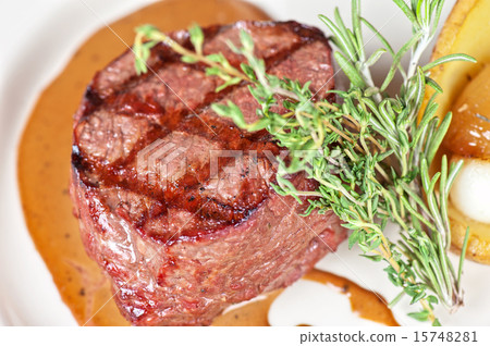 beef steak 15748281