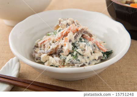 Whispers of spinach 15751248