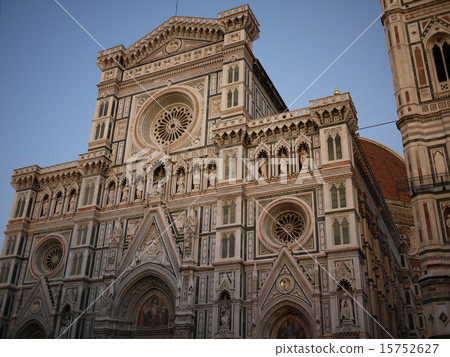 Florence Santa Maria del Fiore Cathedral Front sunset view Florence Santa Maria del Fiore Cathedral Front sunset view 15752627