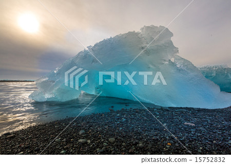 Iceberg beach Jokulsarlon Iceland 15752832