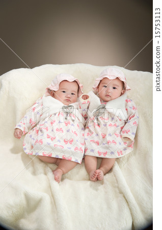 雙胞胎妹妹的第一個生日 15753113