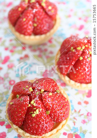 Strawberry tart Strawberry tart 15753665