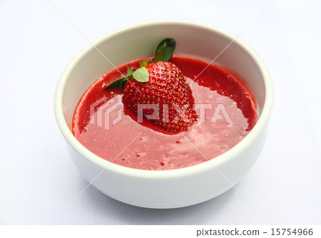Strawberry puree 15754966