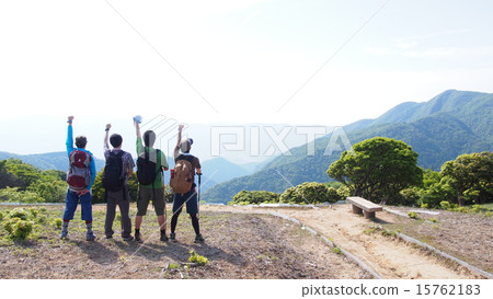 與朋友一起攀登團結的是權力，朋友和登山 15762183
