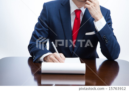 Businessmen taking notes 15763912