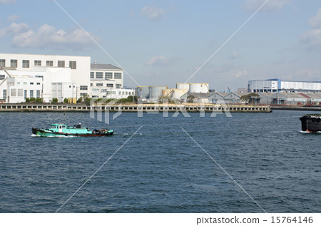 View of a tow boat going through the Tanabe Canal 15764146